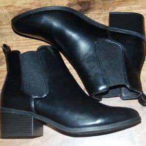 Womens Ellie Chelsea Boots
